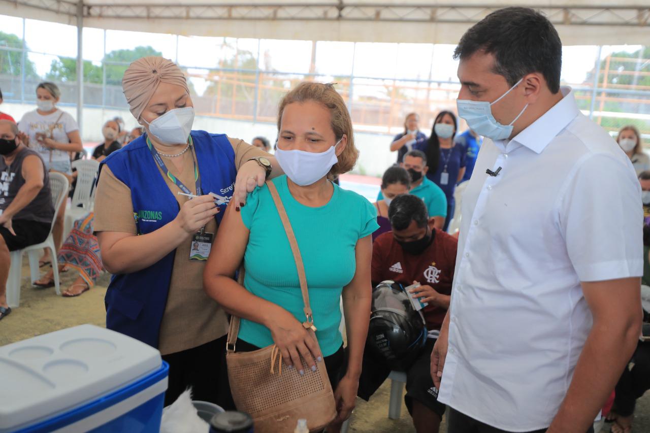 Leia mais sobre o artigo Com quase mil doses aplicadas, Carreta segue imunizando moradores do Tarumã