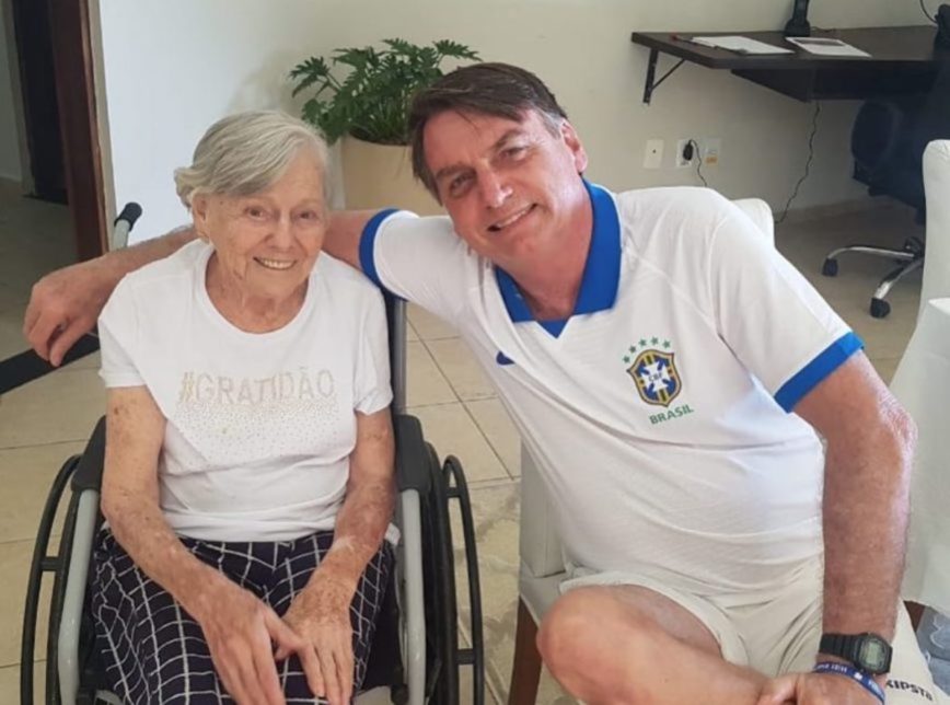 Leia mais sobre o artigo Morre a mãe de Bolsonaro aos 94 anos