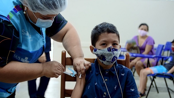 Leia mais sobre o artigo Amazonas chega a mais de 100 mil crianças de 5 a 11 anos vacinadas contra Covid-19