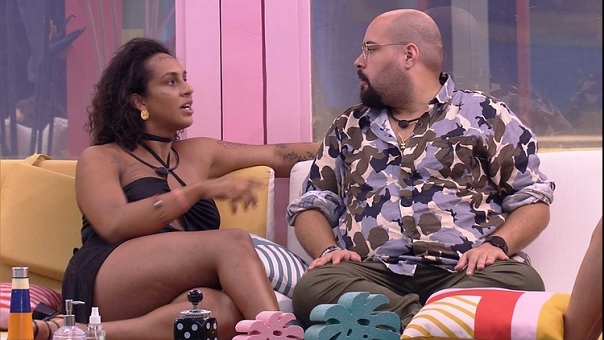 No momento, você está visualizando Tiago reflete sobre estar no BBB22: ‘estou na emissora concorrente’