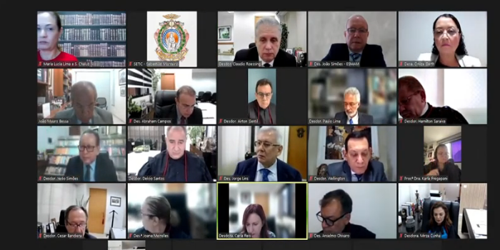 Leia mais sobre o artigo Biblioteca falsa de desembargador cai durante sessão virtual do TJAM