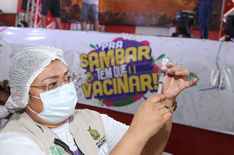 Leia mais sobre o artigo Vacinação nas escolas de samba de Manaus aplicou mais de 5,5 mil doses