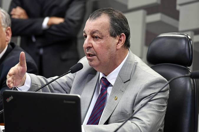 Leia mais sobre o artigo Omar cobra promessa de Bolsonaro para reeditar decreto que prejudica Polo Industrial de Manaus