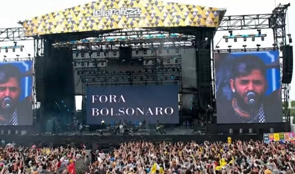 No momento, você está visualizando Fresno pede ‘Fora Bolsonaro’ no Lollapalooza