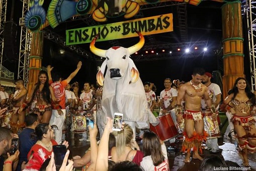 Leia mais sobre o artigo Caprichoso e Garantido abrem temporada de ensaios em Manaus