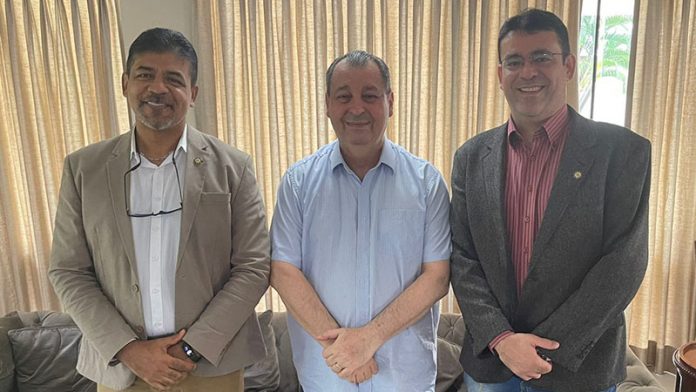 Leia mais sobre o artigo Omar Aziz se reuniu com CRM 02 e DS/Amazonas para tratar sobre a Zona Franca de Manaus