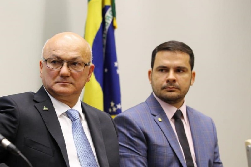 No momento, você está visualizando Alberto Neto passa pano para Menezes sobre sabotagem contra David Almeida