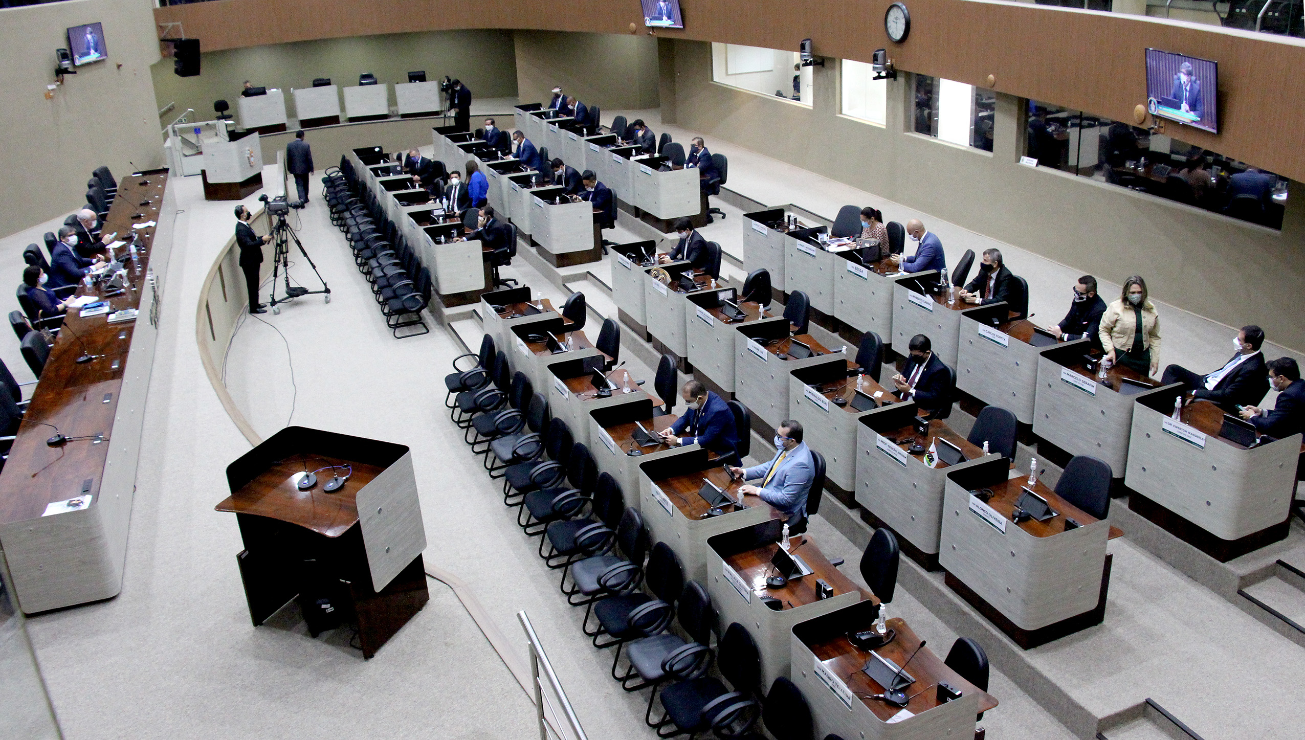 Leia mais sobre o artigo Vereador pede o fim das sessões hibridas da Câmara de Manaus