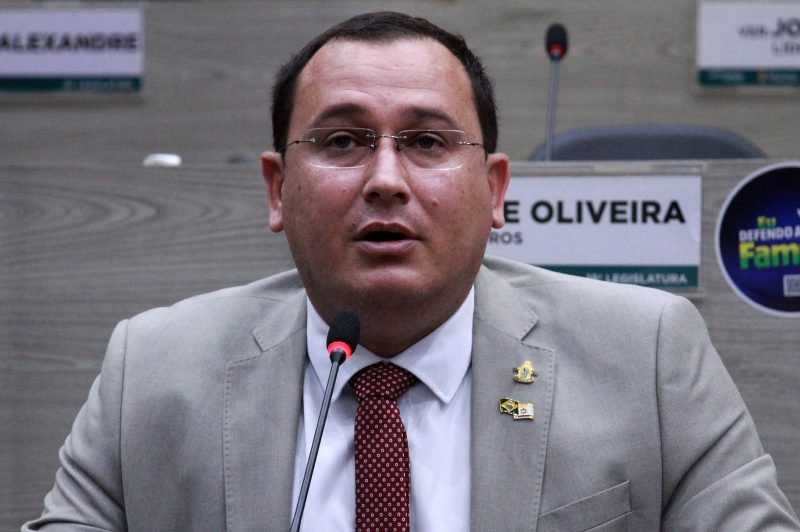 Leia mais sobre o artigo Câmara de Manaus aprova PL de vereador evangélico que proíbe linguagem neutra nas escolas