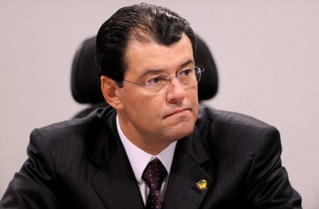 Leia mais sobre o artigo Eduardo Braga sai em defesa das mulheres e critica áudio de deputado do MBL