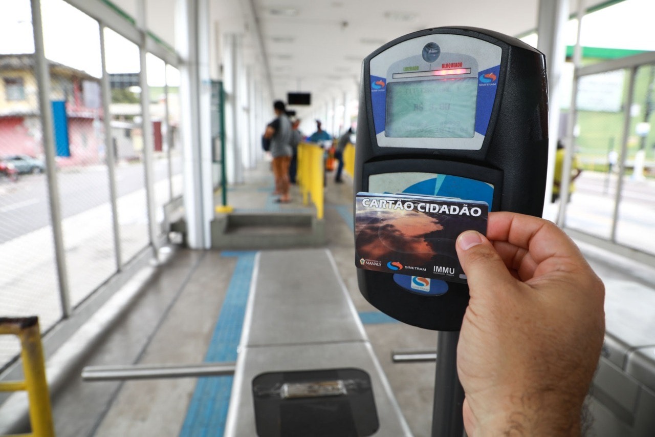 Leia mais sobre o artigo Estudantes ganham tempo e recadastramento da meia-passagem estudantil continua liberado