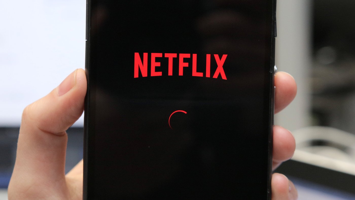 Leia mais sobre o artigo Devido a guerra, Netflix suspende serviços na Rússia