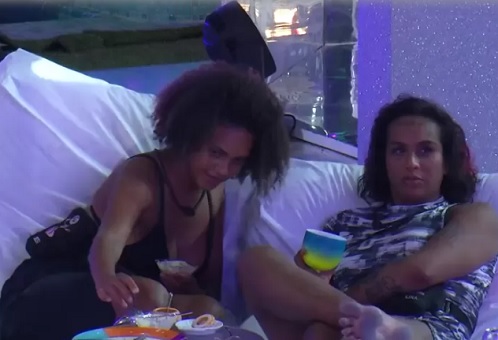 Leia mais sobre o artigo Lina faz desabafo enigmático com Jessi: ‘Lá fora posso contar tudo’