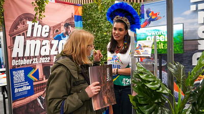 Leia mais sobre o artigo ​Em Paris, estande de Manaus desperta a curiosidade de maratonistas de diversas nacionalidades