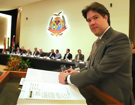 Leia mais sobre o artigo Luis Fabian toma posse como novo conselheiro do TCE-AM