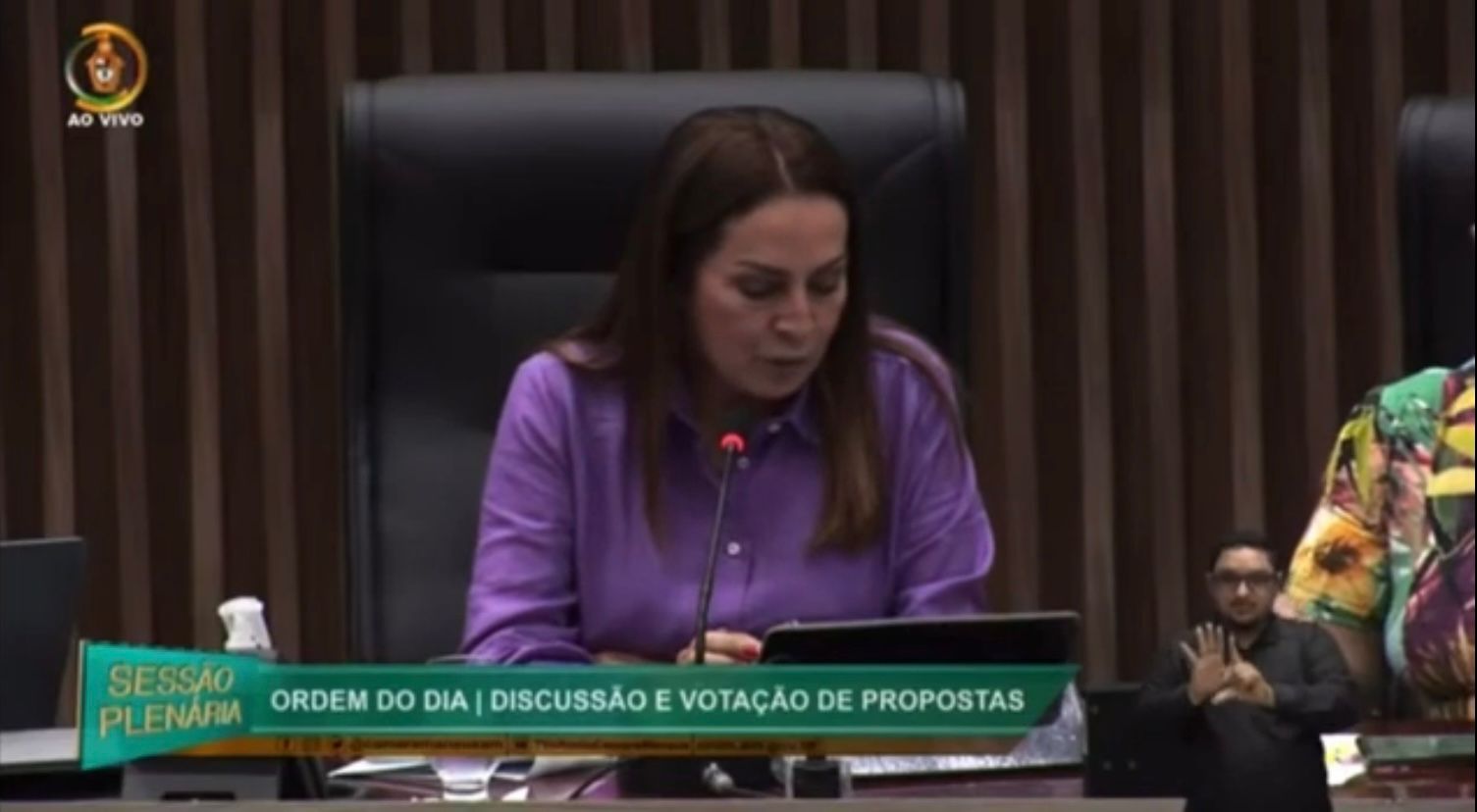 Leia mais sobre o artigo Em Manaus, vereadora perde paciência com colegas durante sessão plenária