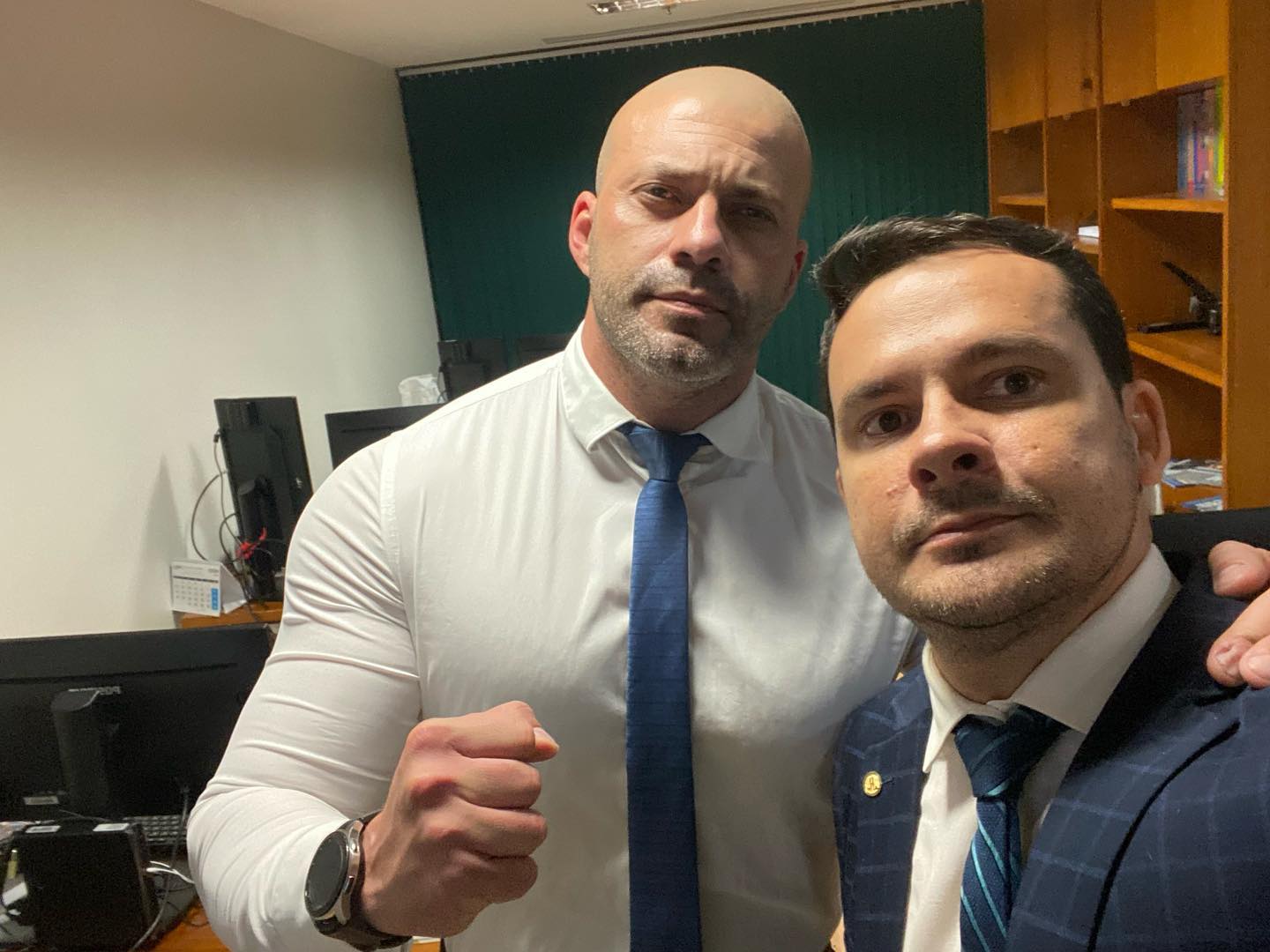 Leia mais sobre o artigo Ao invés de procurar ajudar a ZFM no STF, Alberto Neto ataca a Corte em favor de deputado