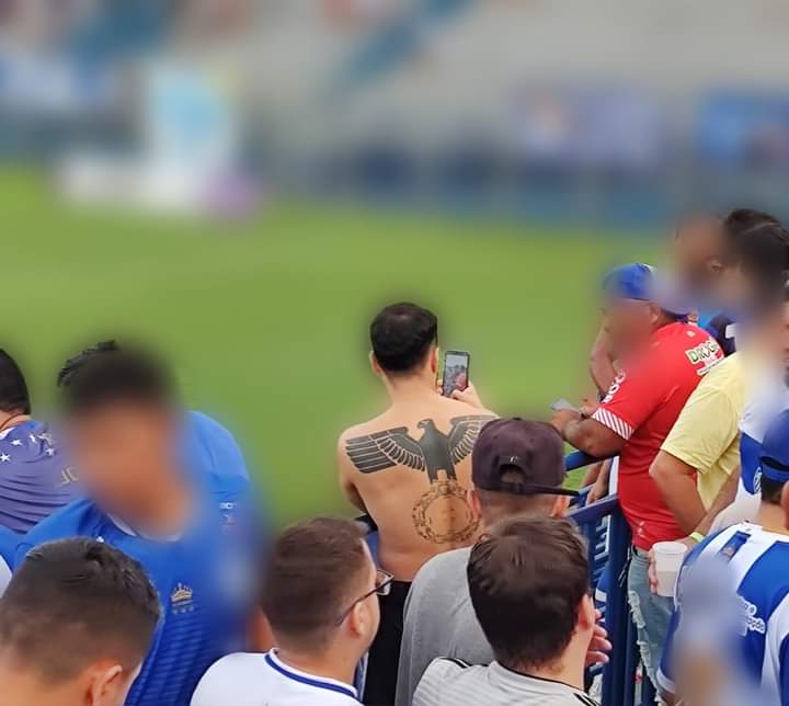 Leia mais sobre o artigo Durante jogo em Manaus, torcedor é flagrado com tatuagem nazista