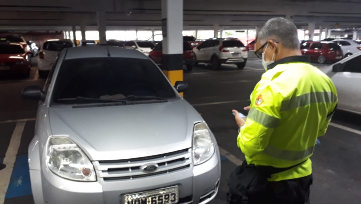 Leia mais sobre o artigo Em Manaus, veículos estacionados em vagas para idosos e deficientes são multados
