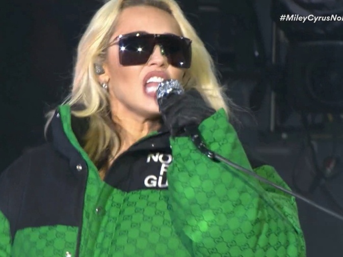 No momento, você está visualizando Miley Cyrus está com Covid após show no Brasil mas afirma que valeu a pena