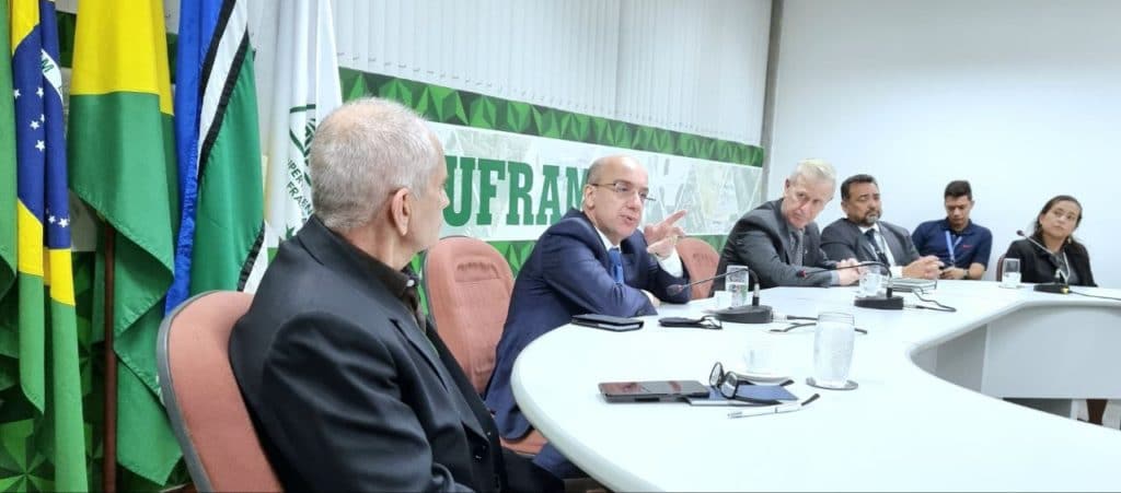 Leia mais sobre o artigo Para contribuir com ações da Zona Franca, presidente do TCE-AM visita Suframa