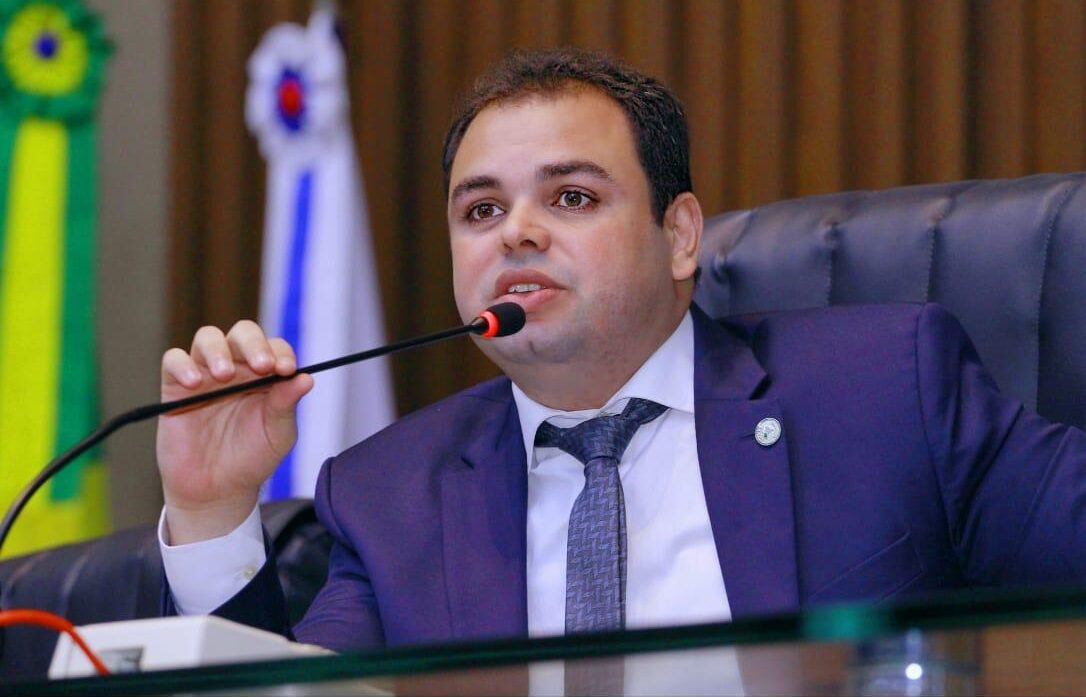Leia mais sobre o artigo Deputado é contra retorno dos trabalhos presenciais na Assembleia