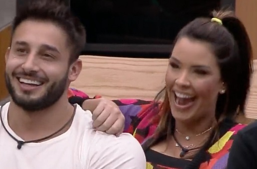 Leia mais sobre o artigo Galisteu relembra meme e brinca com Yvi durante votação no Power Couple: ‘não tem Babu’