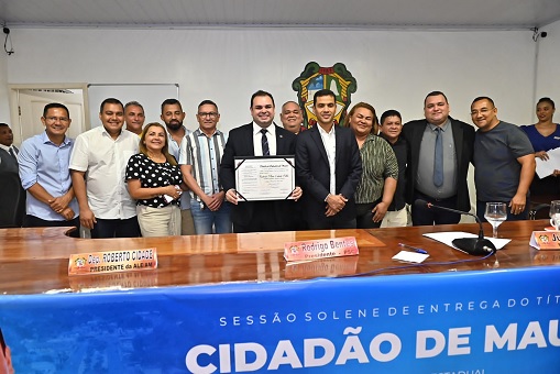 Leia mais sobre o artigo Presidente da ALEAM, Roberto Cidade recebe o Título de Cidadão de Maués