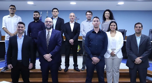 Leia mais sobre o artigo Mais 10 servidores aprovados em concurso público são empossados no TCE-AM