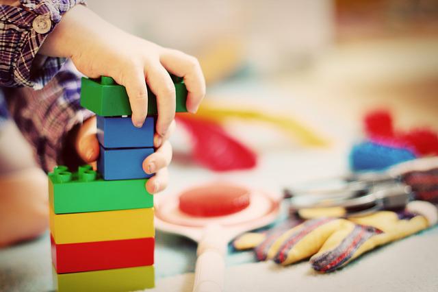 Leia mais sobre o artigo Lei estadual proíbe permanência de adultos em espaços destinados ao público infantil