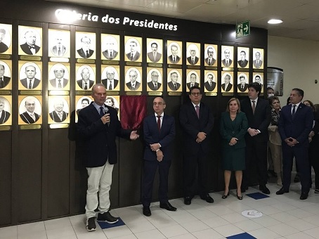 No momento, você está visualizando Conselheiro Mario de Mello é homenageado com foto na Galeria de Presidentes do TCE-AM