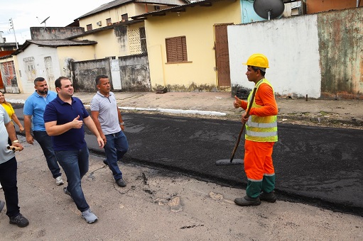 Leia mais sobre o artigo Roberto Cidade solicita da Seminf serviços de asfaltamento e tapa-buracos em diversos bairros