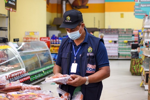 Leia mais sobre o artigo Procon-AM apreende 19 Kg de produtos em supermercado de Manaus