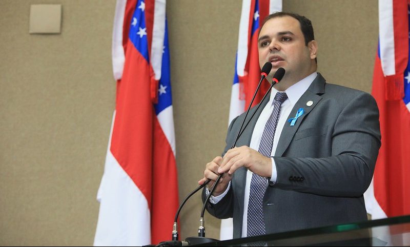 Leia mais sobre o artigo Roberto Cidade denuncia racionamento de energia em Humaitá e cobra soluções da Amazonas Energia