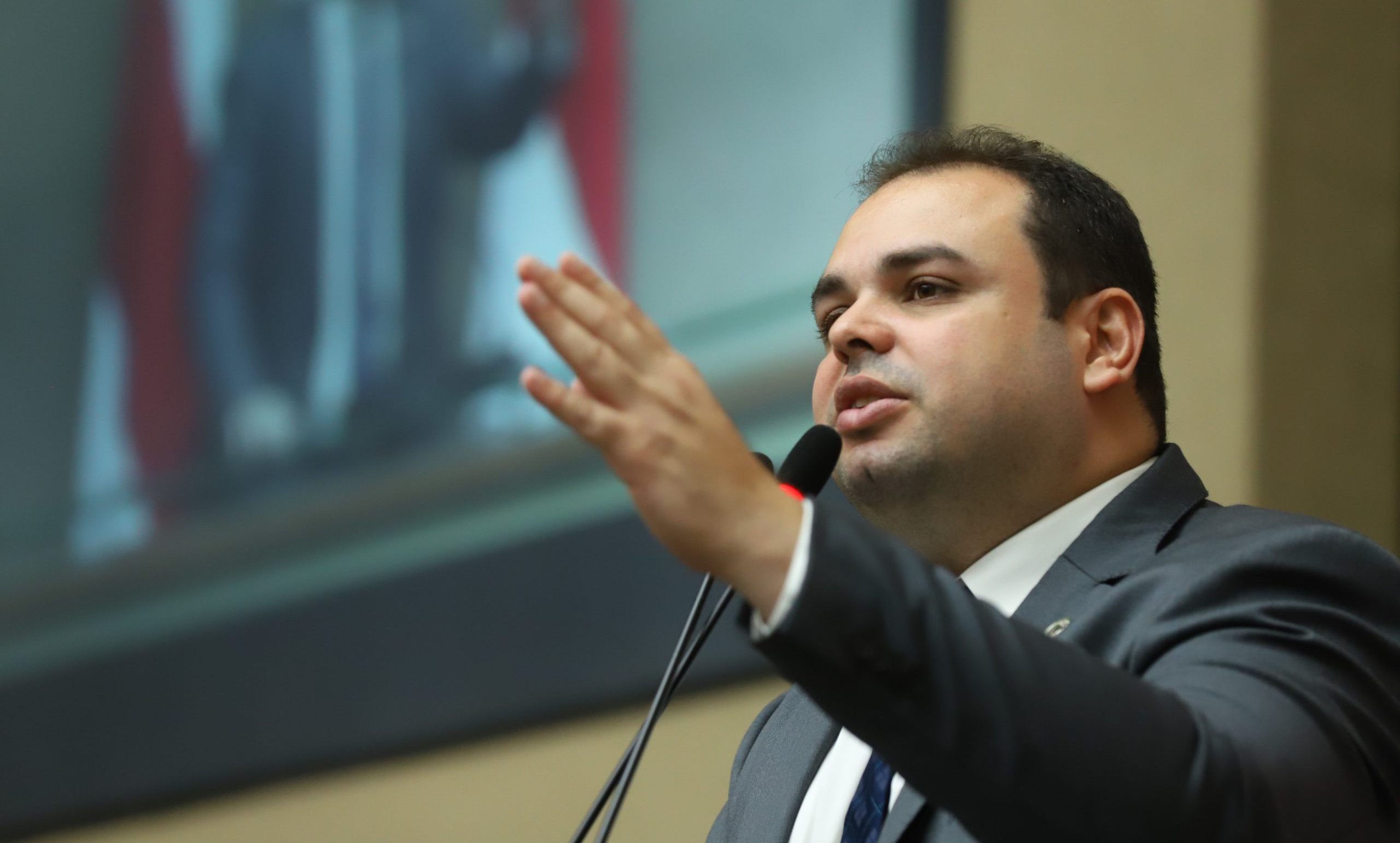 Leia mais sobre o artigo Roberto Cidade defende necessidade de redução no preço dos combustíveis no Amazonas