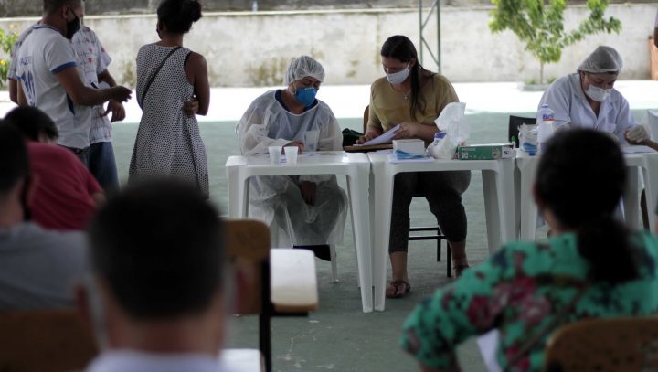 Leia mais sobre o artigo Moradores dos bairros Planalto e Jorge Teixeira recebem serviços de UBSs móveis