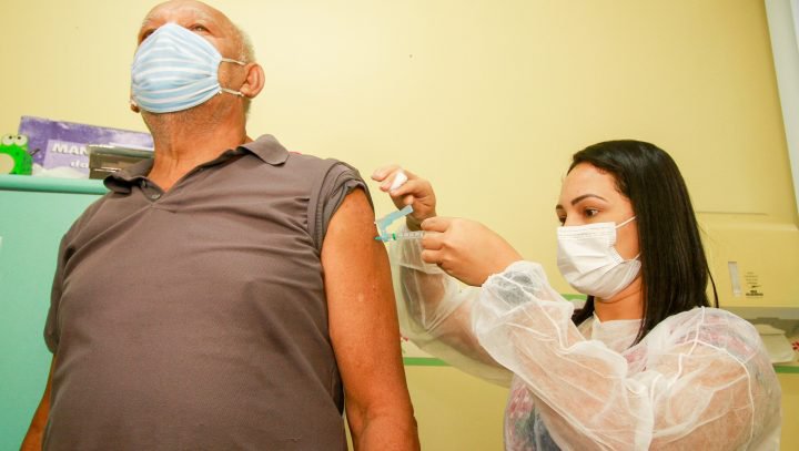 Leia mais sobre o artigo Mais de 10 UBSs estarão vacinando contra influenza e sarampo hoje (21)