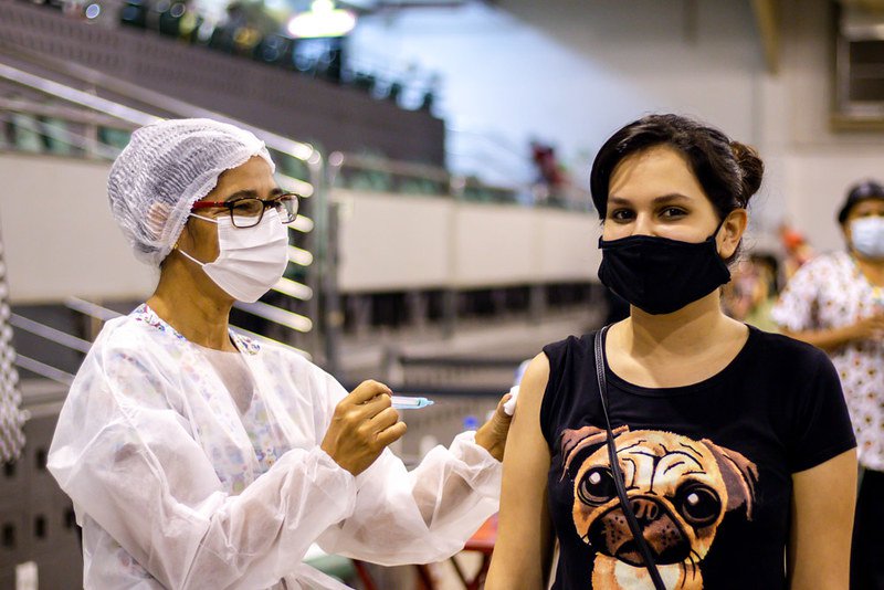 Leia mais sobre o artigo Final de semana terá 12 pontos de vacinação contra Covid-19, em Manaus