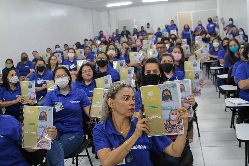 No momento, você está visualizando Em Manaus, aulas para do curso de cuidadores de idosos são iniciadas