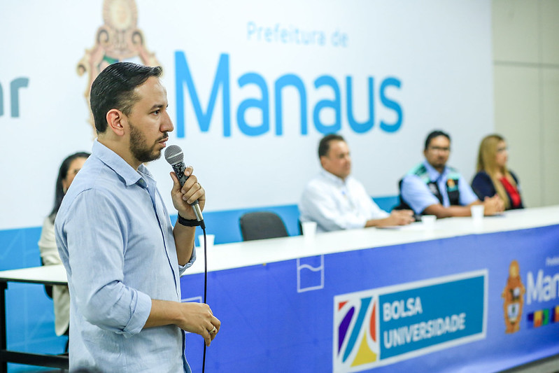 Leia mais sobre o artigo Prefeitura de Manaus divulga classificação dos inscritos nos programas Bolsa Idiomas e Bolsa Pós-Graduação