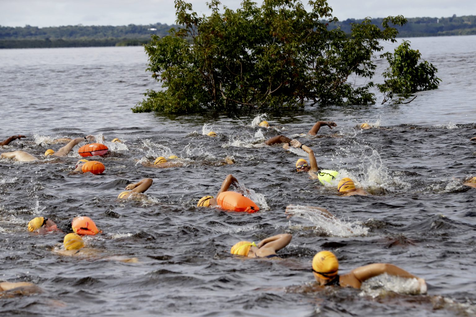 Leia mais sobre o artigo Manaus realiza maratona aquática Rio Negro Challenge no domingo (15)