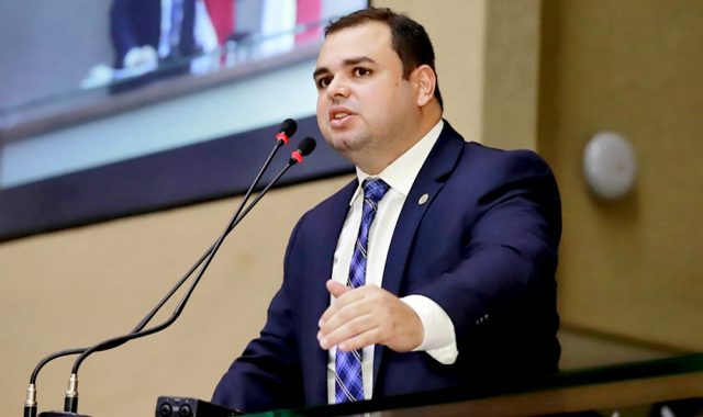 Leia mais sobre o artigo Roberto Cidade critica negligência gestão da prefeita de Presidente Figueiredo com a população