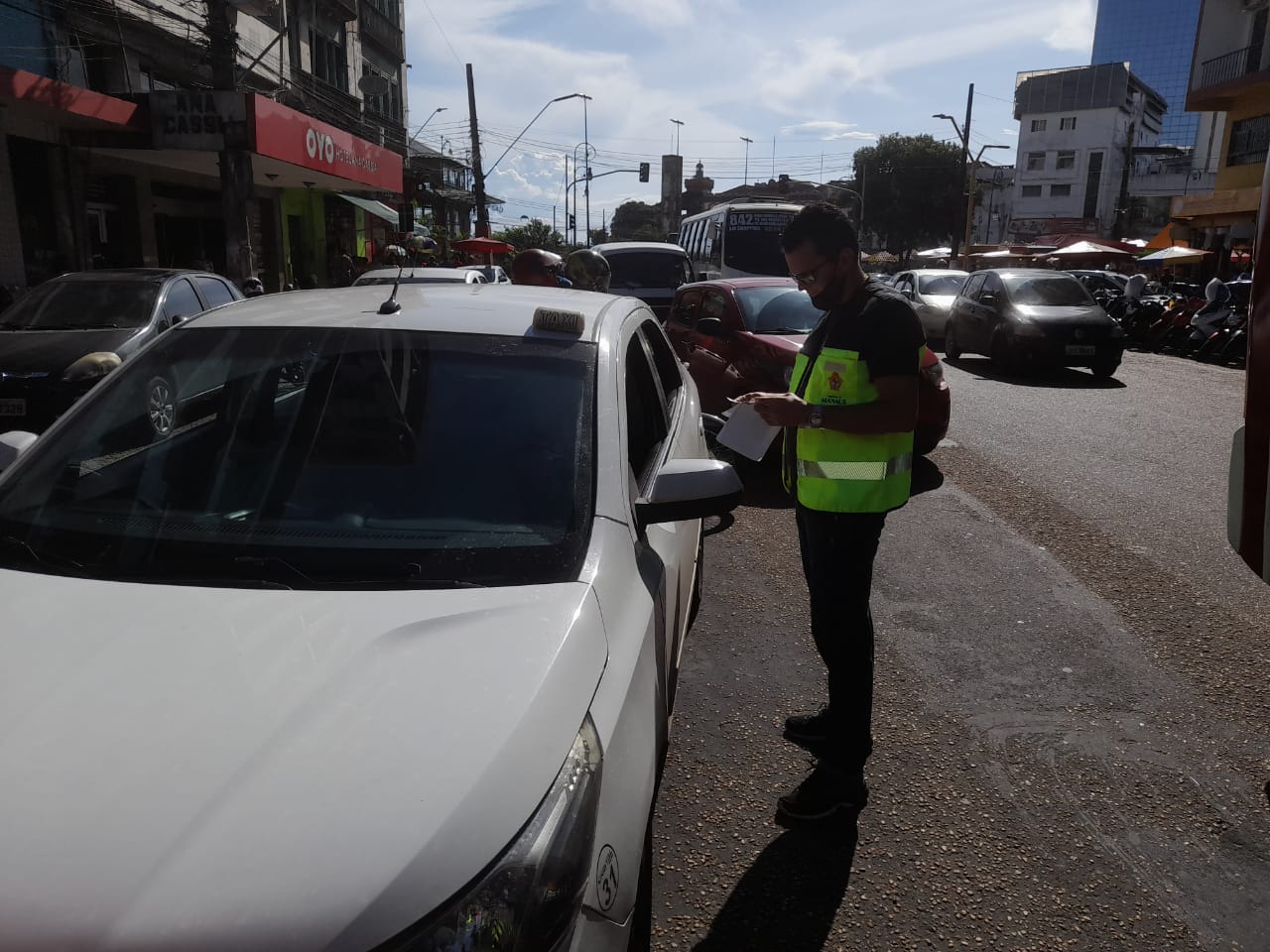 Leia mais sobre o artigo Em Manaus, fiscalização apreende táxis irregulares