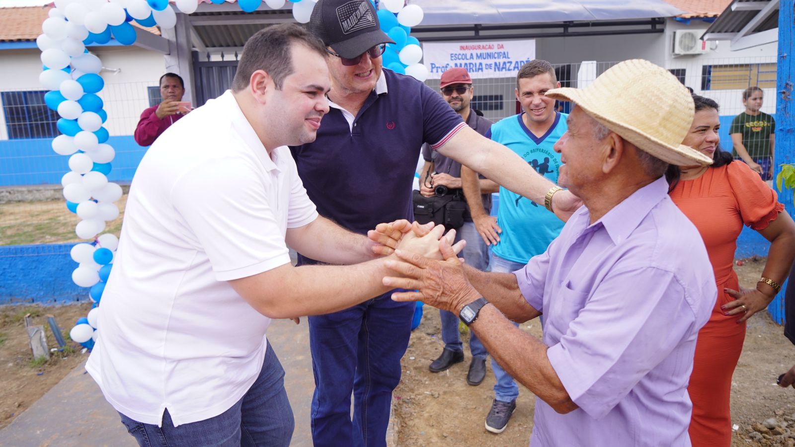 Leia mais sobre o artigo Roberto Cidade participa de entrega de escola na zona rural de Apuí