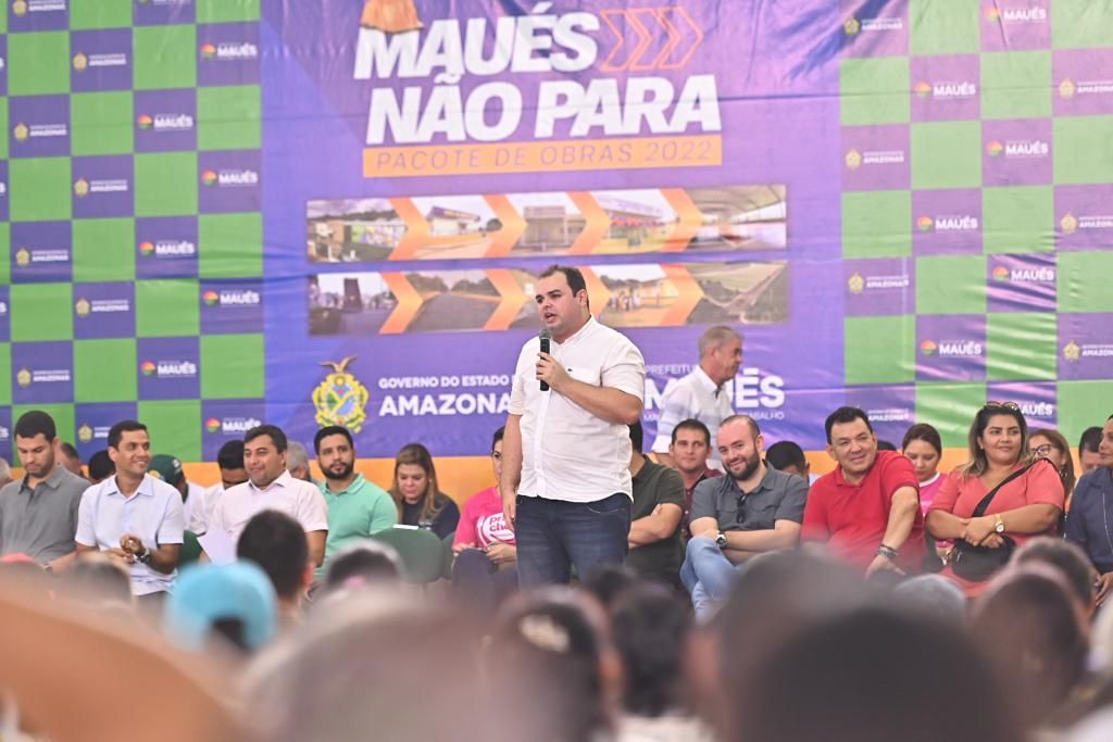 Leia mais sobre o artigo Roberto Cidade participa de solenidade de assinatura de convênios para investimentos em Maués