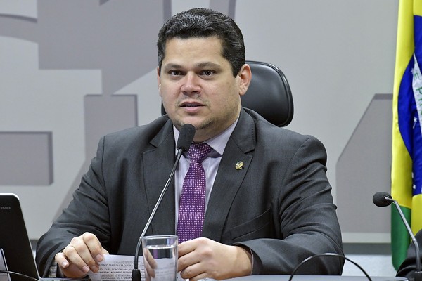 Leia mais sobre o artigo Ex-presidente do Senado, Davi Alcolumbre, é internado as pressa e passa por intervenção cirúrgica