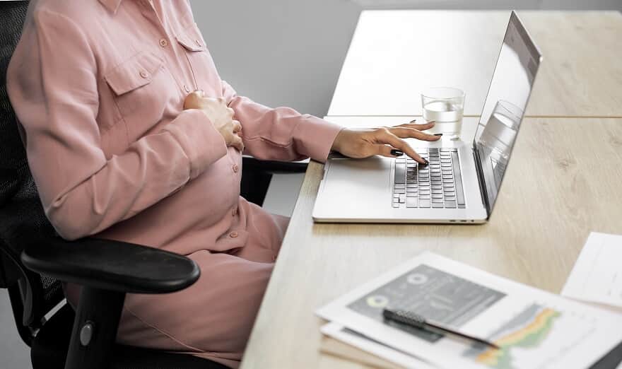 Leia mais sobre o artigo Grávida com contrato temporário ou cargo em comissão faz jus a licença-maternidade e estabilidade, diz MPF