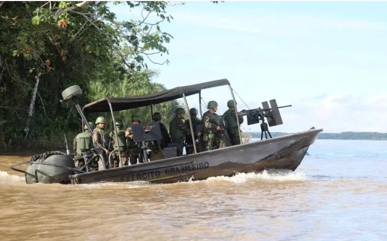 Leia mais sobre o artigo PF pede prisão de suspeito por desaparecimento de indigenista e jornalista britânico no AM após encontrar sangue em barco
