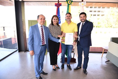 Leia mais sobre o artigo Prefeito David Almeida sanciona lei que garante reajuste salarial de 12,47% aos servidores da Semed