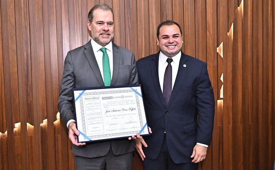 Leia mais sobre o artigo ‘Reconhecimento à sua postura equilibrada e responsável’, define Roberto Cidade sobre título a ministro Dias Toffoli